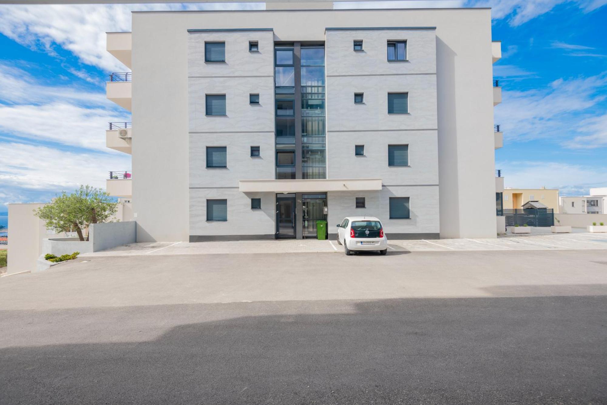 18 Apartment