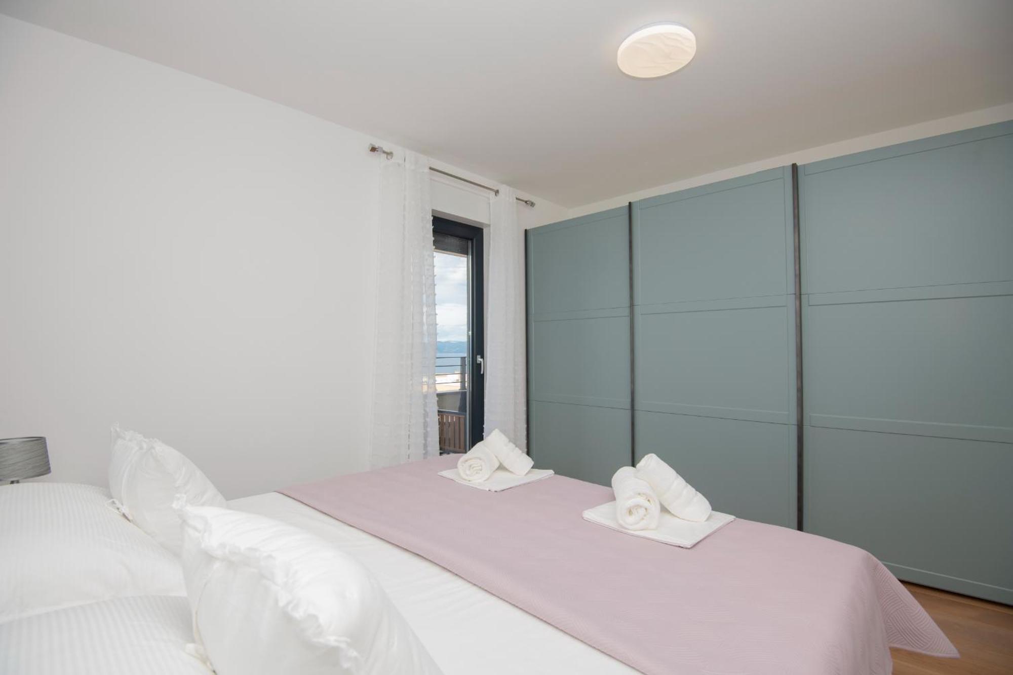 18 Apartment