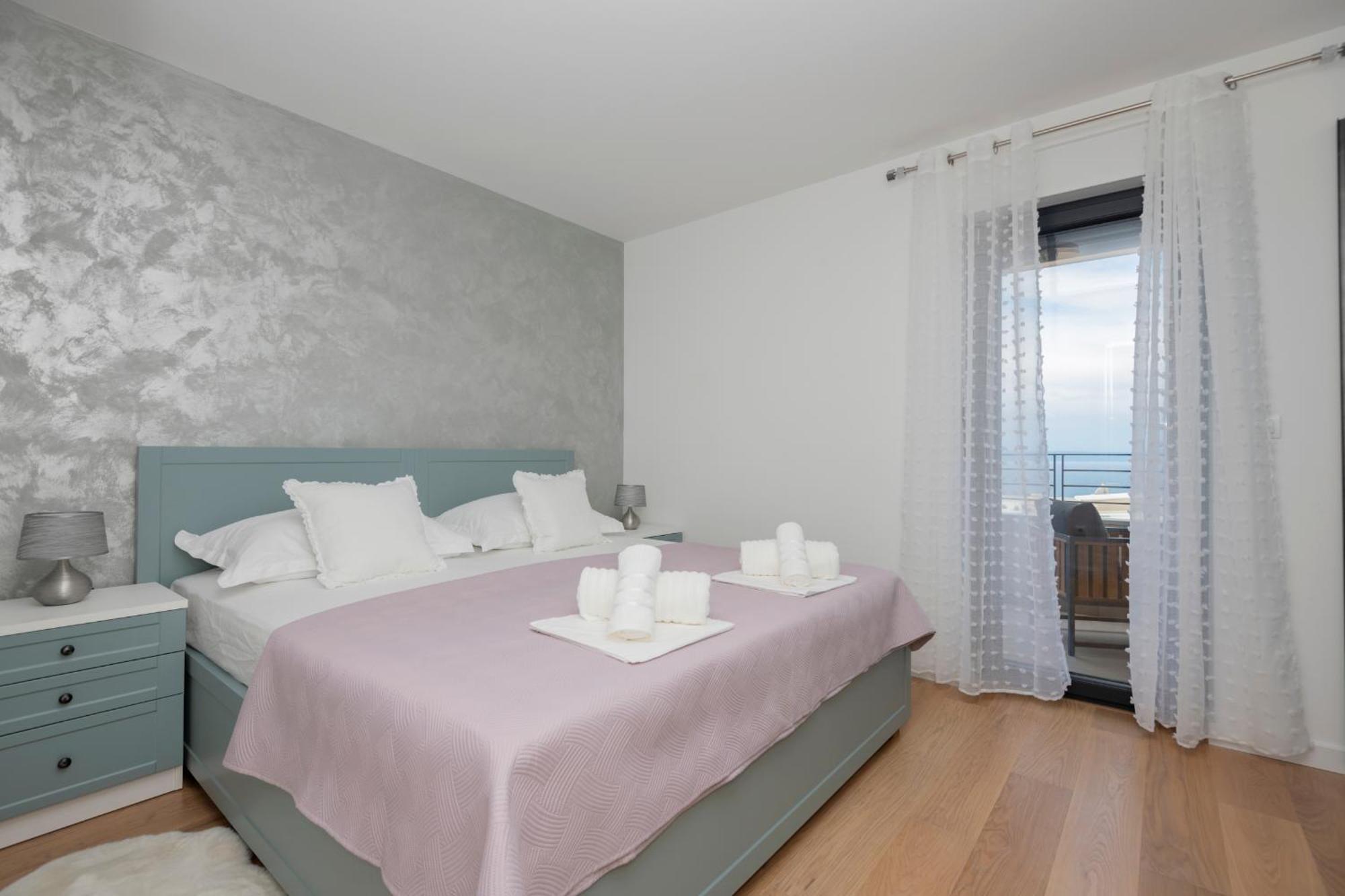Apartment 18 *